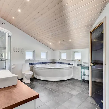 4 Bedroom Lovely In Romo Casa vacanze *